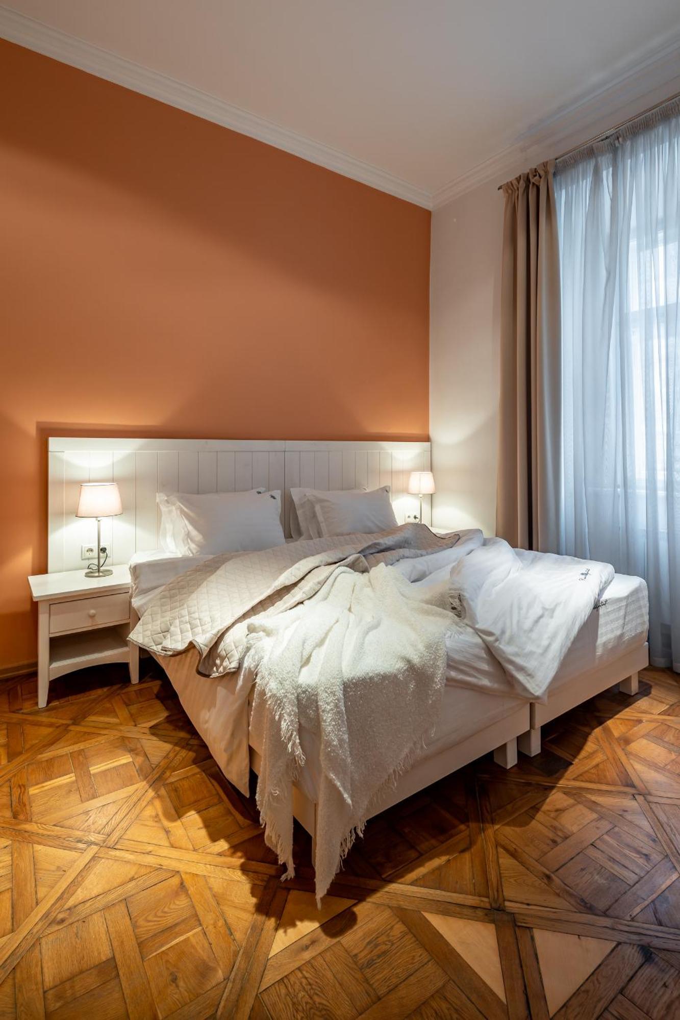 Romari Площа Ринок 28 Daire Lviv Dış mekan fotoğraf